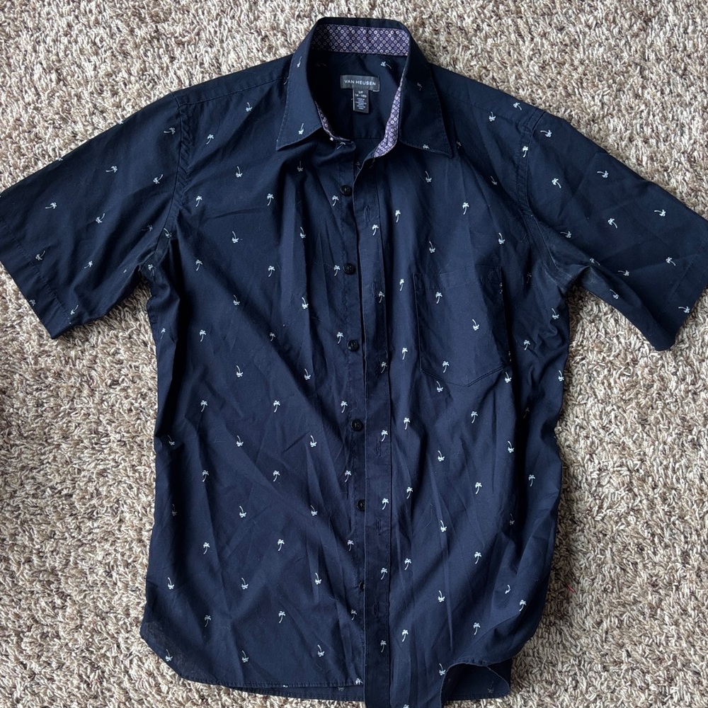Van Heusen short sleeves men’s dress shirt, navy with palm trees.